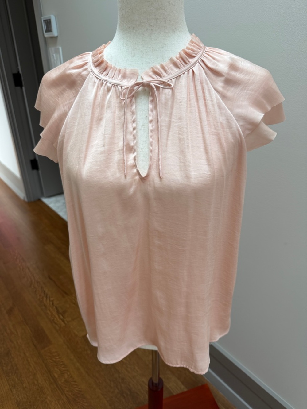 Banana Republic Pale Pink/Peach Tie-Neck Ruffle Sleeve Blouse